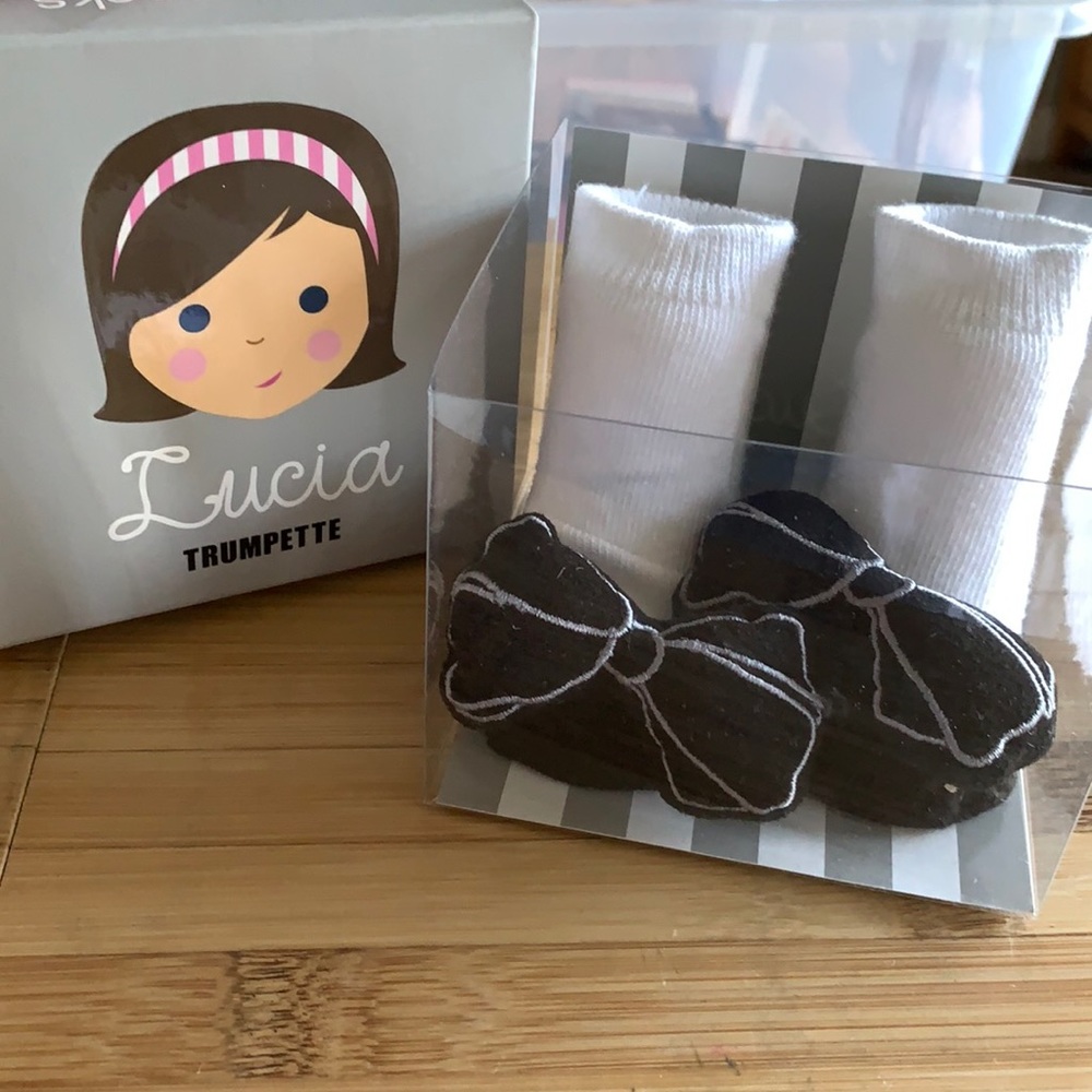 Rattle socks - with adorable black bow - boutique